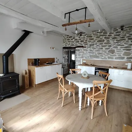 Gite A La Tour De Peyrebrune Alrance Exterior photo