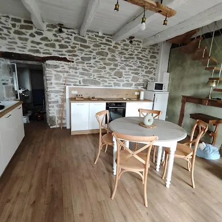 Gite A La Tour De Peyrebrune Alrance Exterior photo